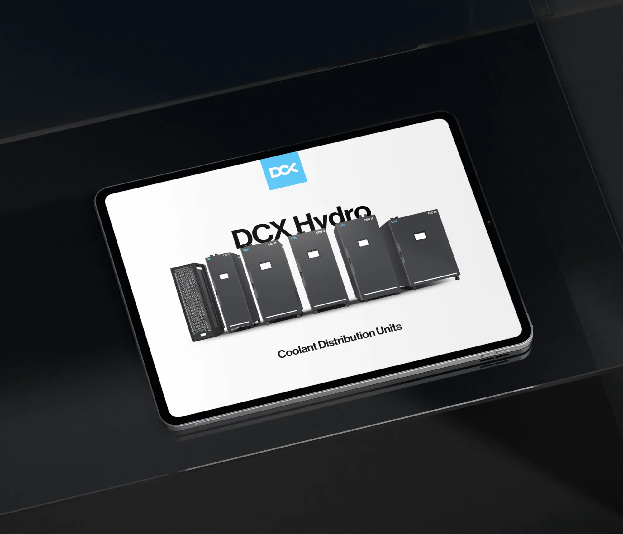 Tablet z linią jednostek DCX Hydro Coolant Distribution Units na ciemnym tle.