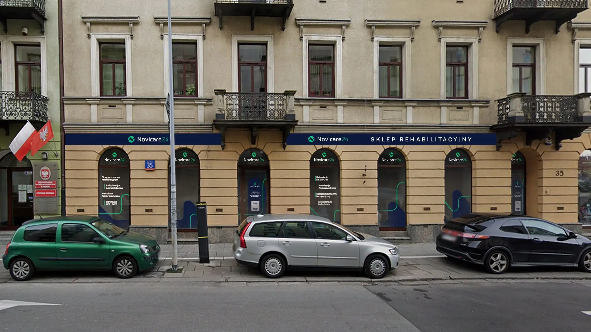 Projekt witryny Novicare24 z napisem Sklep rehabilitacyjny na zdjęciu kamienicy