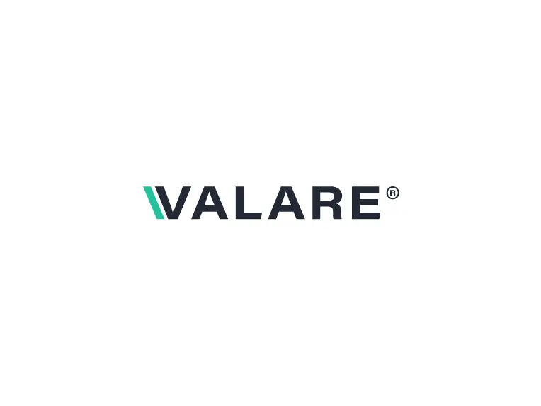 Logo Valare: czarny napis z turkusowym ukośnikiem w literze V na białym tle.