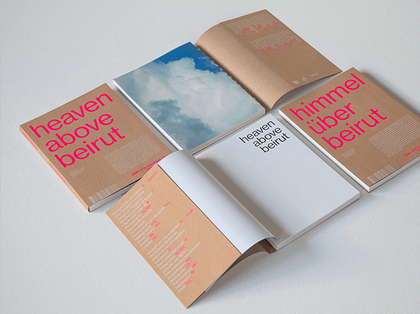 Albumy „heaven above beirut” i „himmel über beirut” z różowym napisem na beżowej okładce