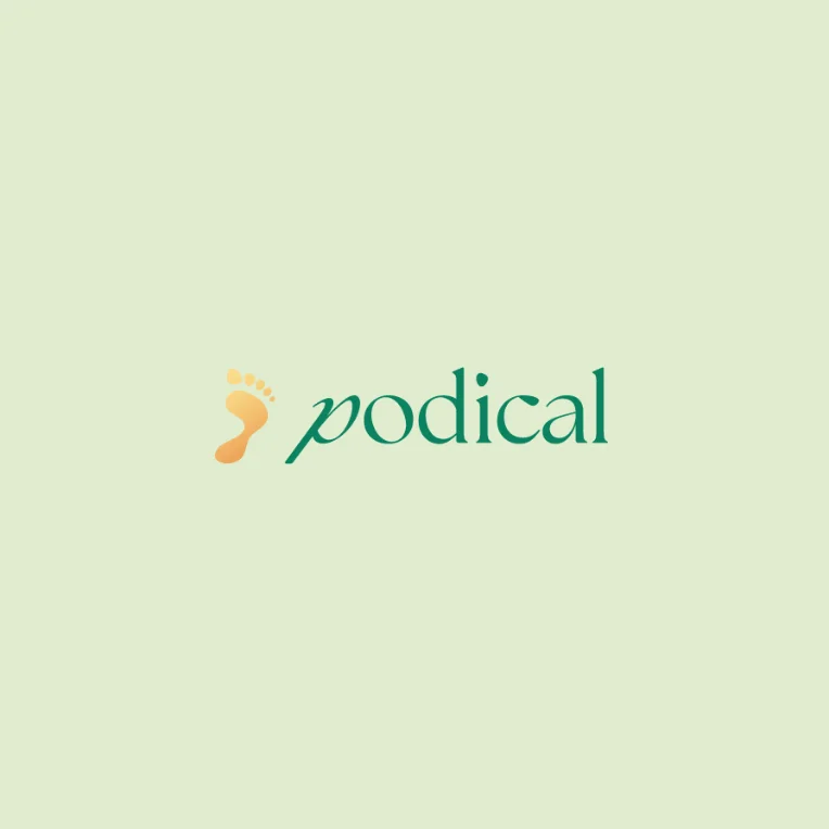 Logo Podical: stopa w ciepłych kolorach i zielony napis na jasnym tle.