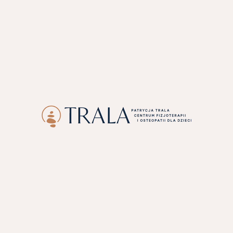 Logo centrum fizjoterapii Trala: pomarańczowy znak i szeryfowy napis.